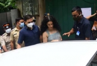 তিল তিল করে গড়ে তোলা অফিস গু'ড়িয়ে দিয়েছে সরকার, সামনে দাঁড়িয়ে কাঁ'দছেন কঙ্গনা!