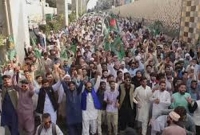  হজরত মুহাম্মাদের (সা.) অবমাননাকর কার্টুন প্রকাশের প্র'তিবাদে হাজার হাজার মানুষের বি'ক্ষোভ