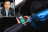 সংসদে বাজেট অধিবেশনের আলোচনায় মন নেই, মোবাইলে নীল ছবিতে ম'গ্ন সাংসদ!