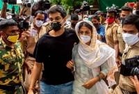 নিজের প্রয়োজনে আমাকে ব্যবহার করেছেন সুশান্ত : হাইকোর্টে রিয়া চক্রবর্তী