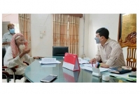 স্যার আমি এক বছর মুরগির মাংস ও পোলাও খাইনি- ৯০ বছর বয়সী এক বৃদ্ধার খাওয়ার আকুতি