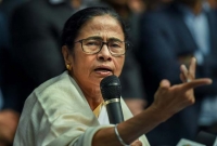 'আমি কি এখানে গান গাইতে এসেছি নাকি': মাইকে সম'স্যা করায় ক্ষু'ব্ধ মমতা ব্যানার্জী