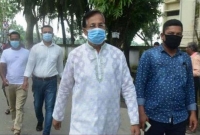 রায় শোনার পর আদালতে প্রাঙ্গণে অঝোরে কাঁদলেন রিফাতের বাবা