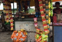 সিগারেট না দেওয়ায় চায়ের দোকানদারকে কো'পাল দুই ব্যক্তি