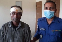 মামলা করতে গিয়ে আদালতে 'পান চিবিয়ে' নিজেই কারাগারে