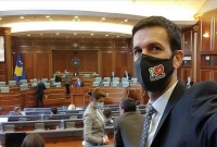  ‘মুহাম্মাদকে ভালোবাসি’ লেখা মাস্ক পরে সংসদে কসোভোর এমপি