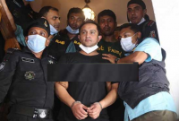  মদ্যপ অবস্থায় দুই বিদেশি কুকুর ও ১০ দেহরক্ষী নিয়ে এলাকায় চক্কর দিতেন ইরফান!