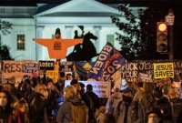 হোয়াইট হাউসের সামনে ডোনাল্ড ট্রাম্পের বিদায় অনুষ্ঠান!