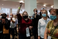 মিশিগান ও অ্যারিজোনা রাজ্যের ভোটকেন্দ্র ঘেরাও