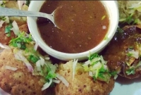 ফুচকার তেঁতুল জলে প্রস্রাব মিশিয়ে বিক্রি! হাতে নাতে ধরে ভাঙচুর করল জনতা