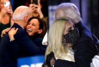 বাইডেন ও কমলার জয়ে কাঁদছে তারকারা