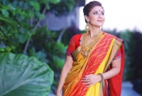 আজান হচ্ছে, শ্যুটিং বন্ধ রেখে অপেক্ষা কর, দেখে মনটা ভাল হয়ে গেল : স্বস্তিকা