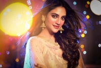 নিজের ধর্ম নিয়ে নুসরাতের স্পষ্ট বার্তা