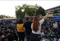 পার্লামেন্ট ঘেরাও, নৌকায় করে পালালেন থাইল্যান্ডের এমপিরা