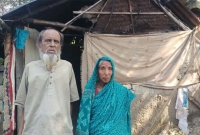 'সরকার একটা ঘর দিলে মরার আগে শান্তিতে ঘুমাইতাম'