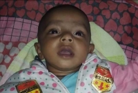 রাস্তার পাশে কুড়িয়ে পাওয়া শিশুটি শুধু কাঁদছে