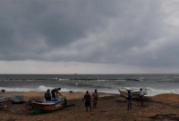 উপকূলের দিকে ধেয়ে আসছে বঙ্গোপসাগরে সৃষ্ট ঘূর্ণিঝড় বুরেভি