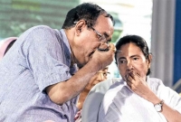 'অনেকে আমার মৃত্যু চায়', মমতা ব্যানার্জীর কথা শুনে বৈঠকেই কান্না