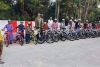 টানা ৪১ দিন জামাতে পাঁচ ওয়াক্ত নামাজ  আদায় করায় ১৮ কিশোরকে বাইসাইকেল দিল মসজিদ কমিটি