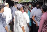  কাঁদছিল দেড় বছরের অবুঝ শিশু,পাশে রশিতে ঝুলছিল মা