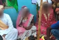  এবার একসঙ্গে বিয়ের পিঁড়িতে মা ও মেয়ে