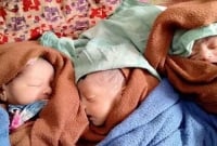 একসঙ্গে তিন সন্তান প্রসব