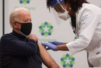করোনার টিকা নিলেন নবনিযুক্ত প্রেসিডেন্ট জো বাইডেন