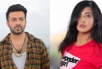 শাকিবকে কোনো নায়কই মনে হয় না : মডেল আফ্রি