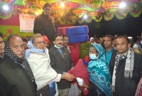 দুঃস্থ ও অসহায় শীর্তাতদের মাঝে শীতবস্ত্র বিতরণ করলেন এমপি গোপাল