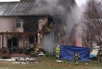 বাড়ির ওপর এসে পড়লো আস্ত বিমান!