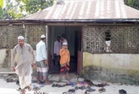 ভারত-বাংলাদেশ সীমান্তে এই মসজিদেই নামাজ পড়েন দুই দেশের মানুষ