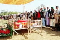 একসঙ্গে এক পরিবারের ৫ জনের দাফন, কাঁদছে গ্রামবাসী