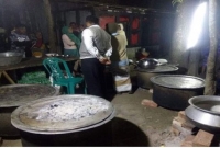 বৌভাতের অনুষ্ঠানে মাংস কম দেওয়াকে কেন্দ্র করে দুই পক্ষের হামলা-সংঘর্ষে বরের চাচা নিহত