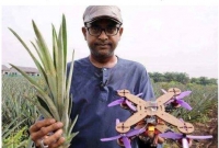 মহম্মদ সুলতান আনারসের পাতা দিয়ে ড্রোন তৈরি করে তাক লাগালেন!