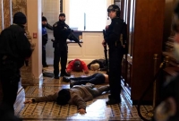 যেভাবে গোপন সুড়ঙ্গ দিয়ে পালিয়ে প্রাণে বাঁচলেন মার্কিন সিনেটররা