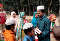  মাদরাসার ১২০ জন শিক্ষার্থীর হাতে পবিত্র আল-কুরআন তুলে দিলেন রিকশা চালক তারা মিয়া