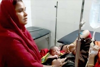 হাসপাতালের কেউ এগিয়ে আসেনি, সিঁড়িতেই সন্তান প্রসব!