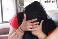 নিজের মেয়ের বিবস্ত্র ছবি কিশোরকে পাঠাতেন, কঠিন শাস্তি পেলেন মা!