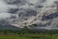 ভয়ঙ্করভাবে জেগে উঠেছে ইন্দোনেশিয়ার আগ্নেয়গিরি