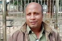 হেরে যাওয়ার পর কান ধরে পুকুরে ডুব দিয়ে আর ভোট না করার প্রতিজ্ঞা!