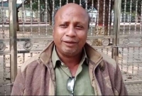 'বুঝলাম ভালো লোকের জন্য ভোট না', কান ধরে খালে ডুব দিয়ে ভোট না করার প্রতিজ্ঞা