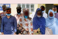  আপত্তিকর অবস্থায় ধরা খেলেন এরা