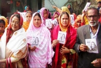 এক সতীনকে জেতাতে নির্বাচনের মাঠে আরও দুই সতীন!