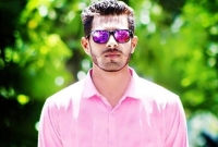  গ্রেপ্তার সার্জেন্টকে চেলাকাঠ দিয়ে পেটানো সেই যুবক 