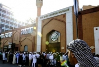 করোনা টিকা নিয়ে ভয় দূর করতে এবার ইমামদের দ্বারস্থ হলো ব্রিটেন