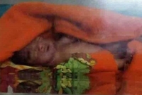 কম্বলে মুড়িয়ে নবজাতককে 'ডাস্টবিনে' ফেলে গেলেন মা