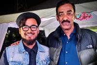 ঘাড়ে স্নেহের হাত, আবেগে নোবেল লিখলেন 'দ্য শামীম ওসমান'