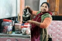 নারী চা বিক্রেতাকে দোকান উপহার দিলেন কাদের সিদ্দিকী নারী চা বিক্রেতাকে দোকান উপহার দিলেন কাদের সিদ্দিকী