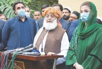 ইমরান খানকে ক্ষমতাচ্যুত করতে লংমার্চ