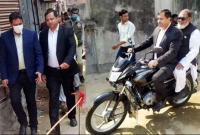 নিজে মোটরসাইকেল চালিয়ে মন্ত্রীকে উন্নয়ন কাজ দেখালেন মেয়র জাহাঙ্গীর